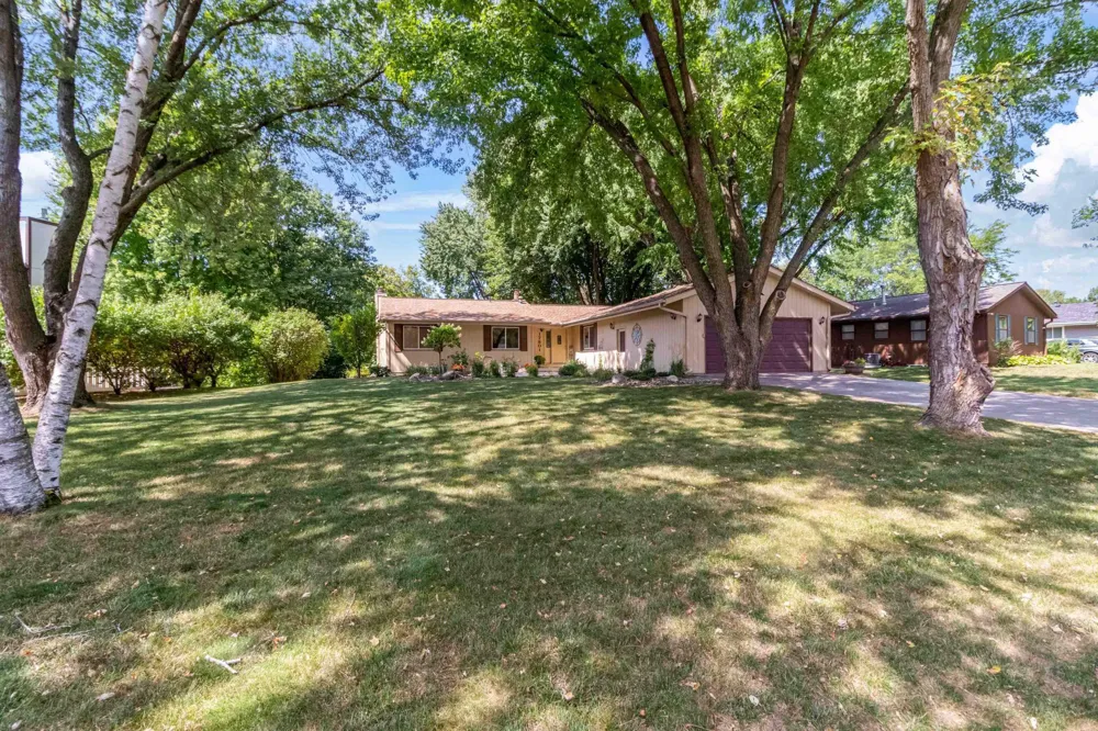 17801 Jaguar Path Lakeville, MN 55044