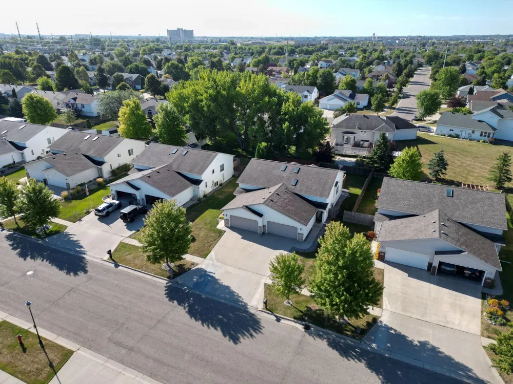 707 14TH AVENUE E West Fargo, ND 58078