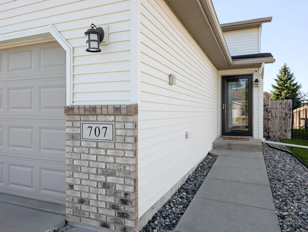 707 14TH AVENUE E West Fargo, ND 58078