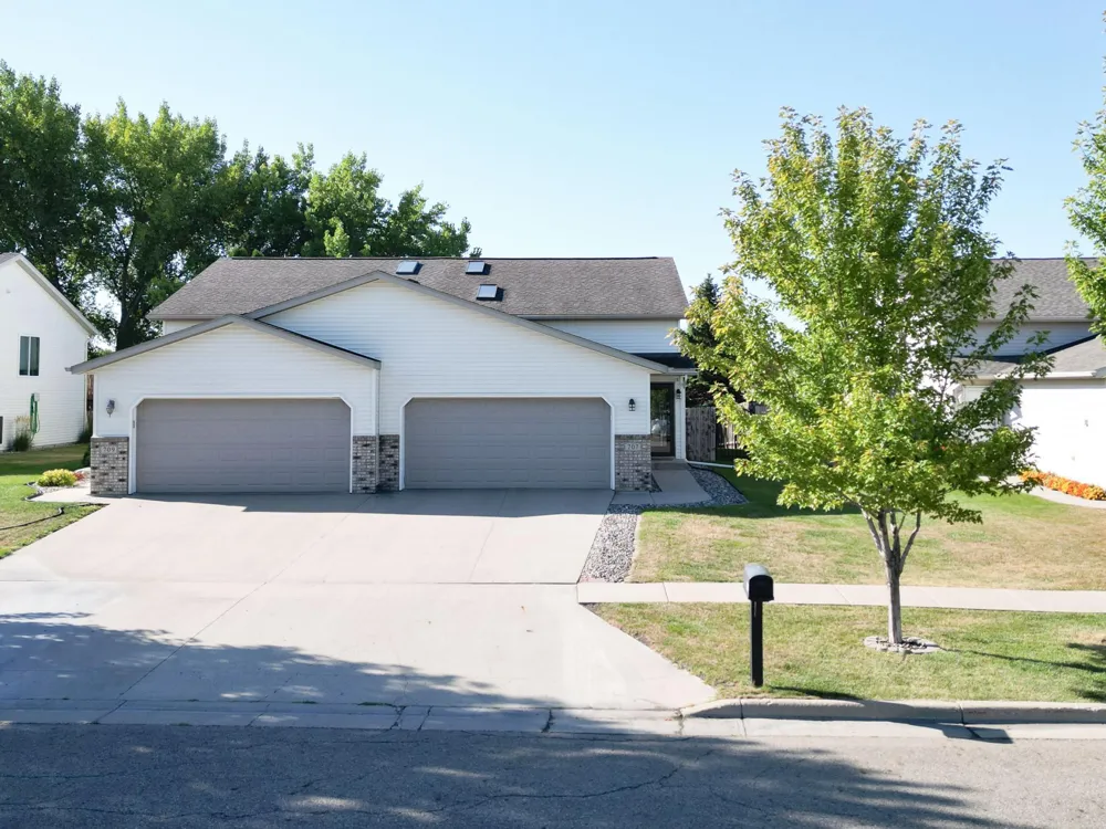707 14TH AVENUE E West Fargo, ND 58078