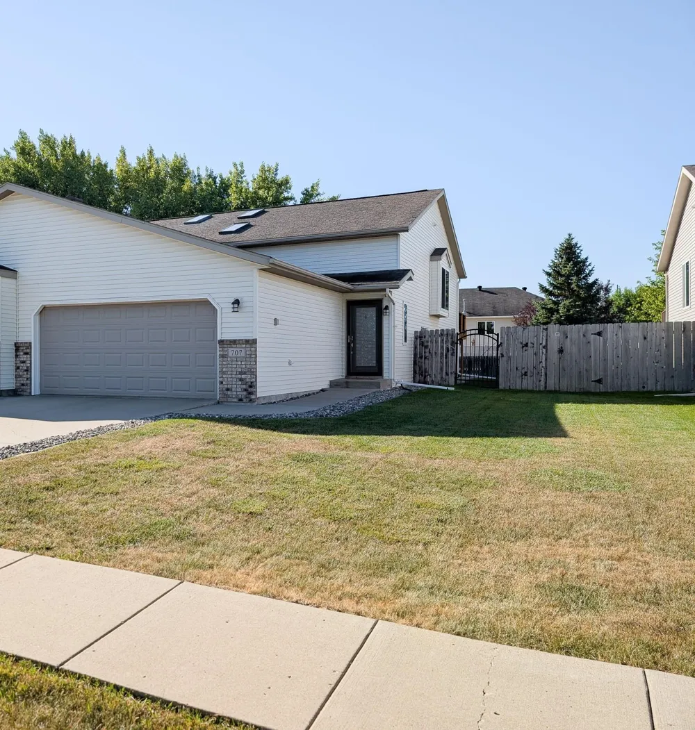 707 14TH AVENUE E West Fargo, ND 58078