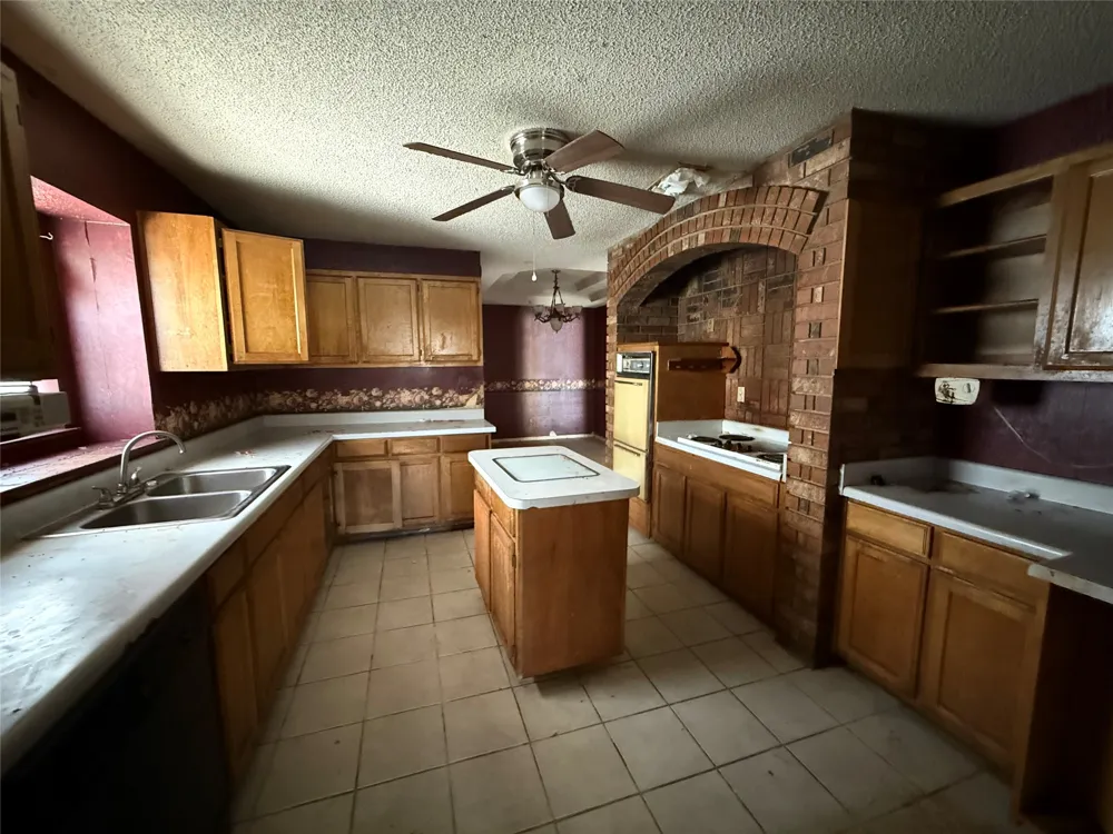 6313 Overlake Drive Fort Worth, TX 76135