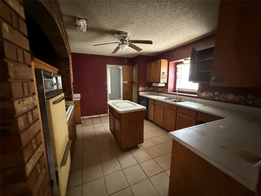 6313 Overlake Drive Fort Worth, TX 76135