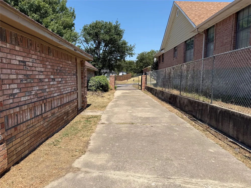 6313 Overlake Drive Fort Worth, TX 76135