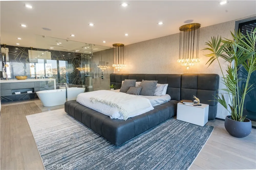 8148 Gould Avenue Hollywood Hills, CA 90046