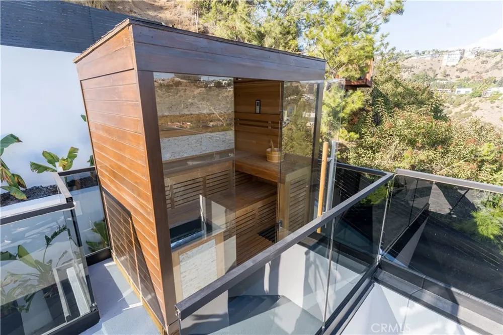 8148 Gould Avenue Hollywood Hills, CA 90046