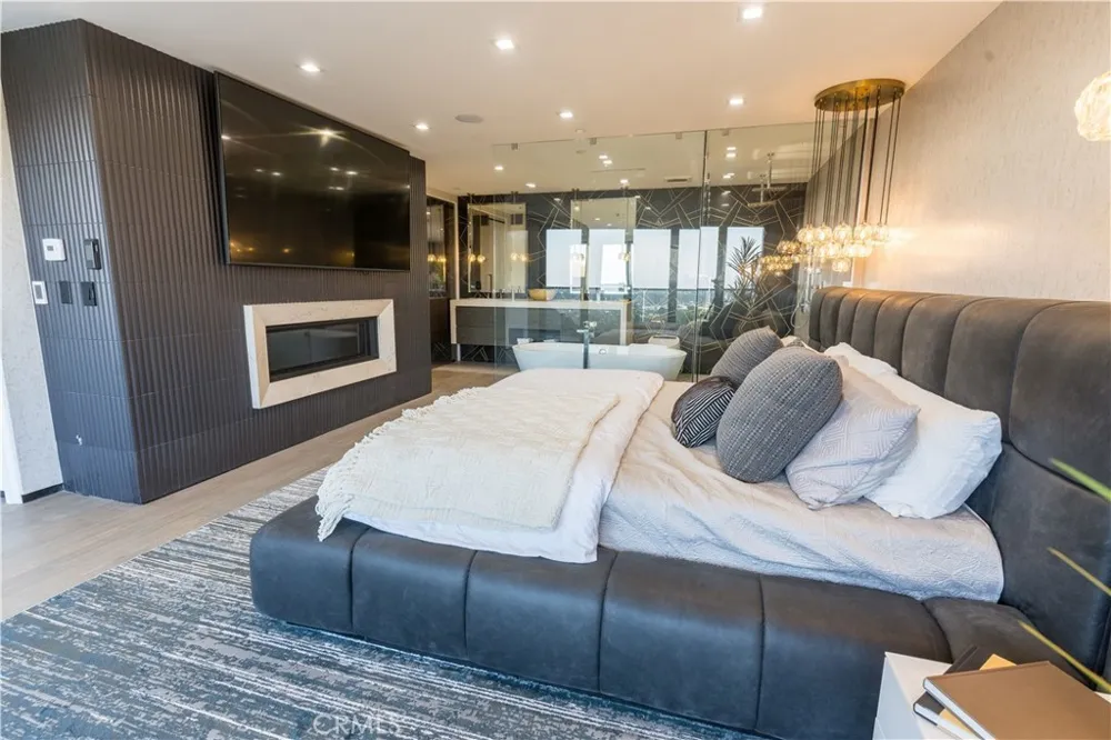 8148 Gould Avenue Hollywood Hills, CA 90046
