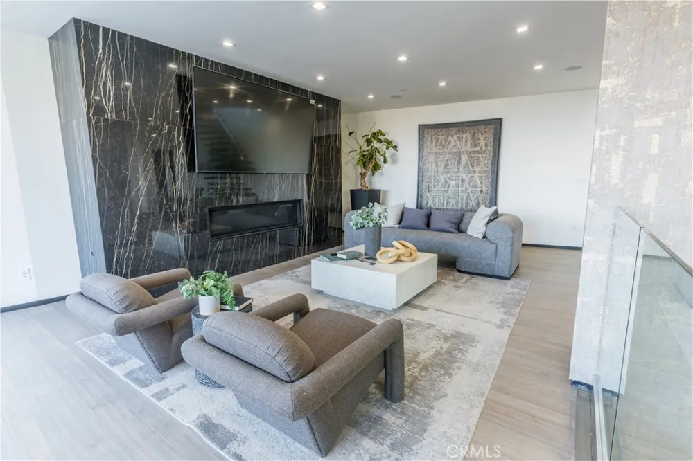 8148 Gould Avenue Hollywood Hills, CA 90046