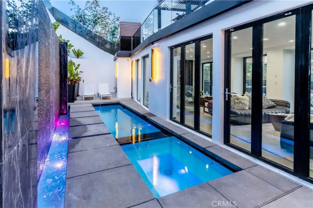 8148 Gould Avenue Hollywood Hills, CA 90046