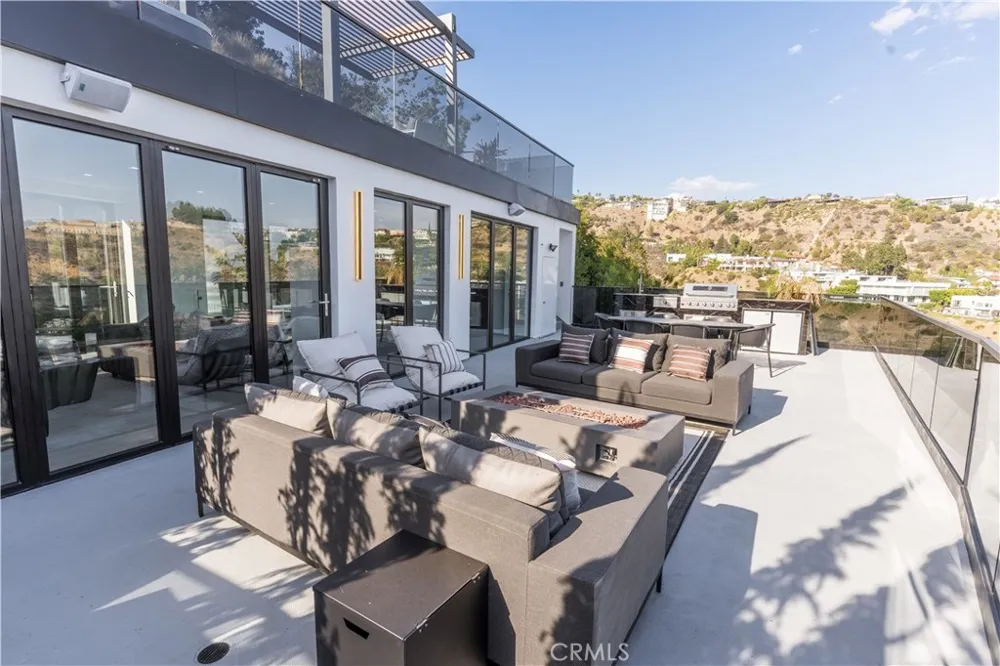 8148 Gould Avenue Hollywood Hills, CA 90046