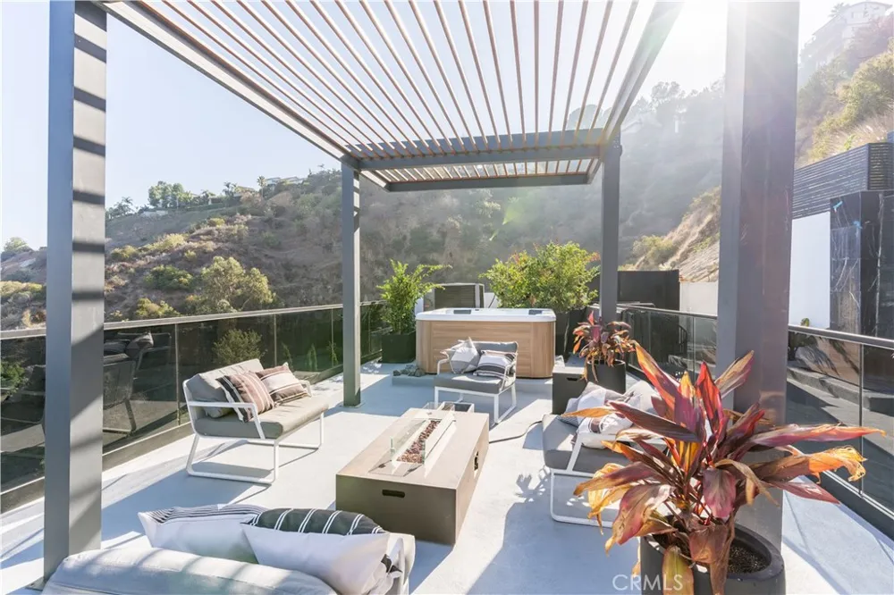 8148 Gould Avenue Hollywood Hills, CA 90046