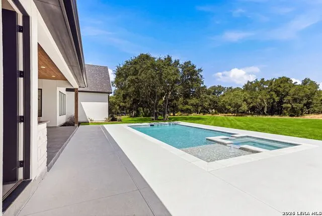 10005 Saxet Dr Boerne, TX 78006