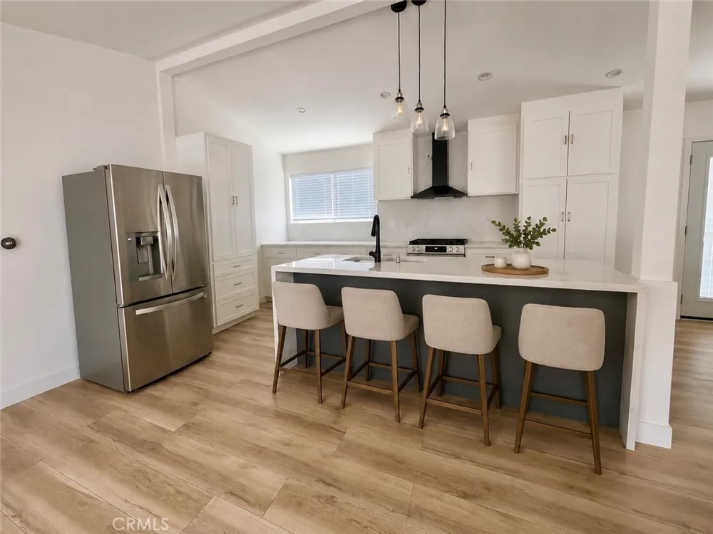 9625 Aqueduct North Hills, CA 91343