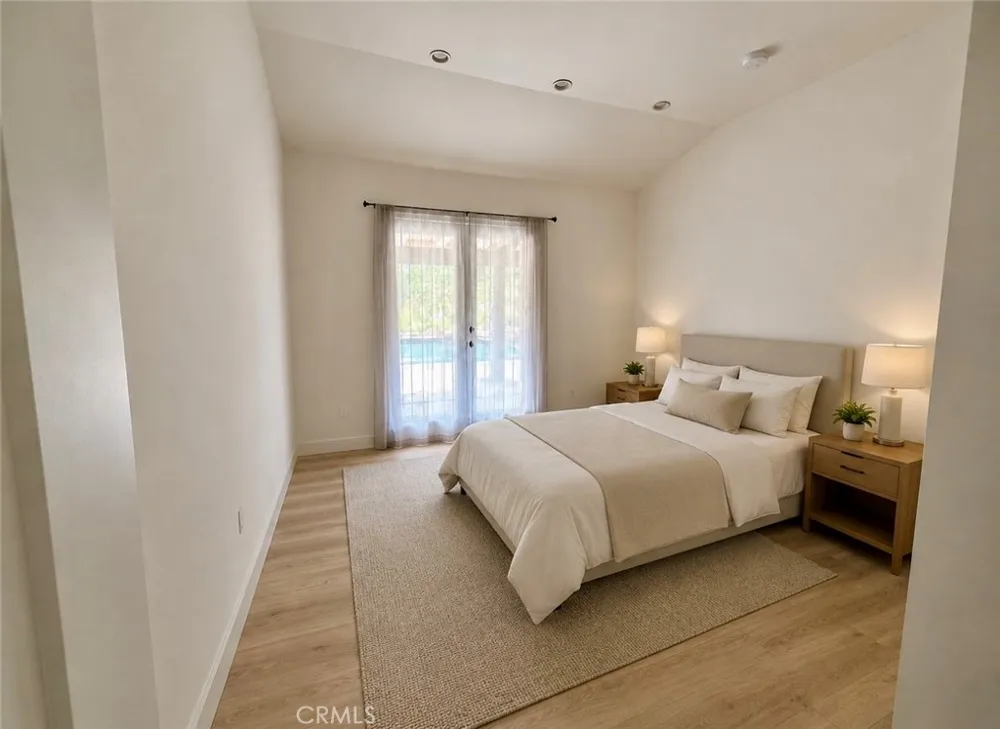9625 Aqueduct North Hills, CA 91343