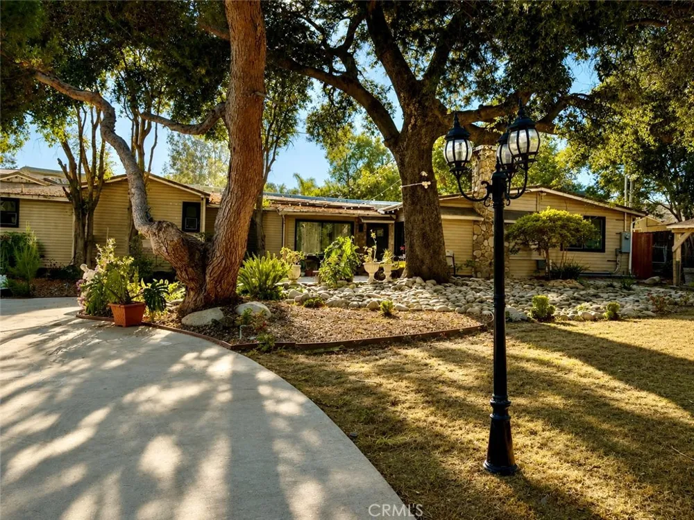 9625 Aqueduct North Hills, CA 91343