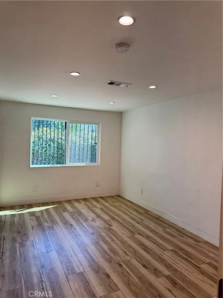 9625 Aqueduct North Hills, CA 91343