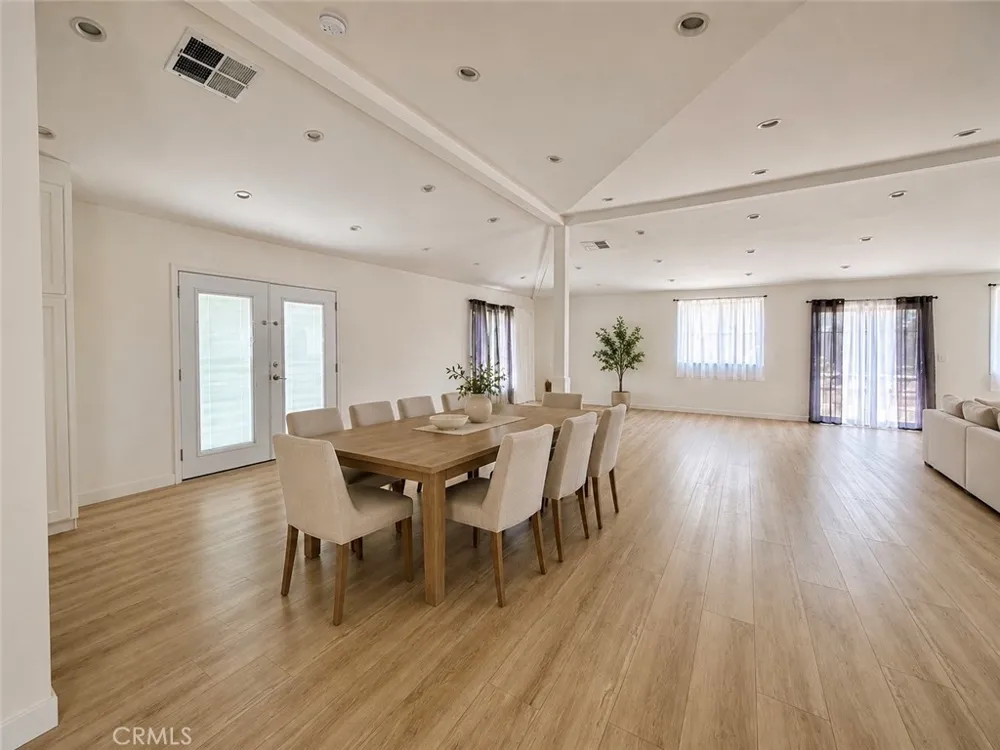 9625 Aqueduct North Hills, CA 91343