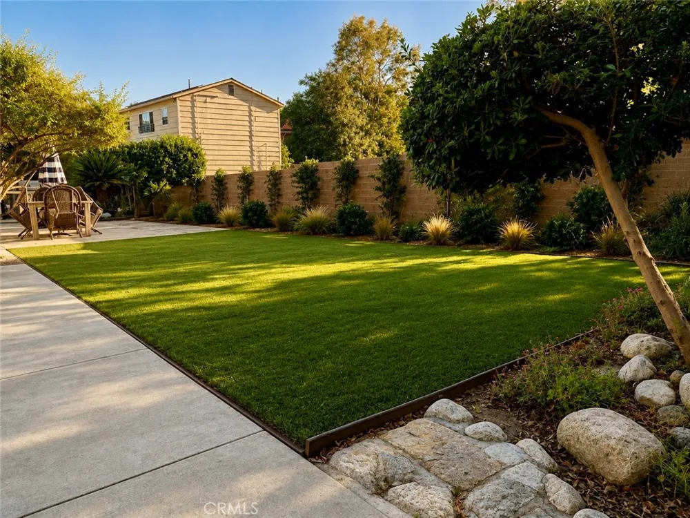 9625 Aqueduct North Hills, CA 91343