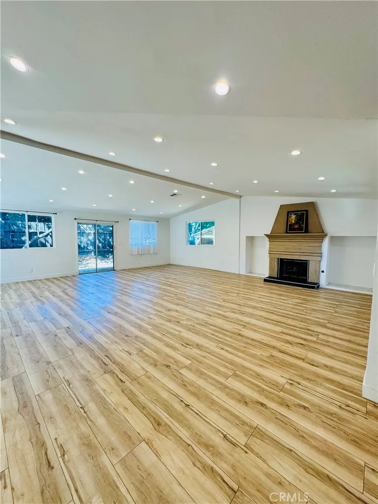 9625 Aqueduct North Hills, CA 91343