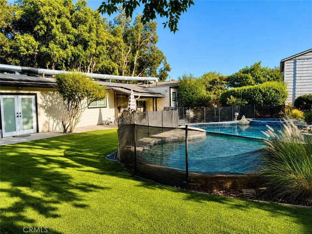 9625 Aqueduct North Hills, CA 91343