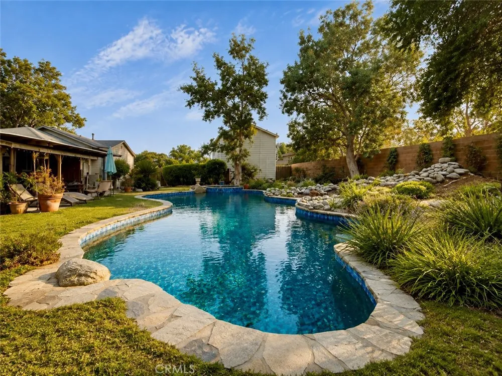 9625 Aqueduct North Hills, CA 91343