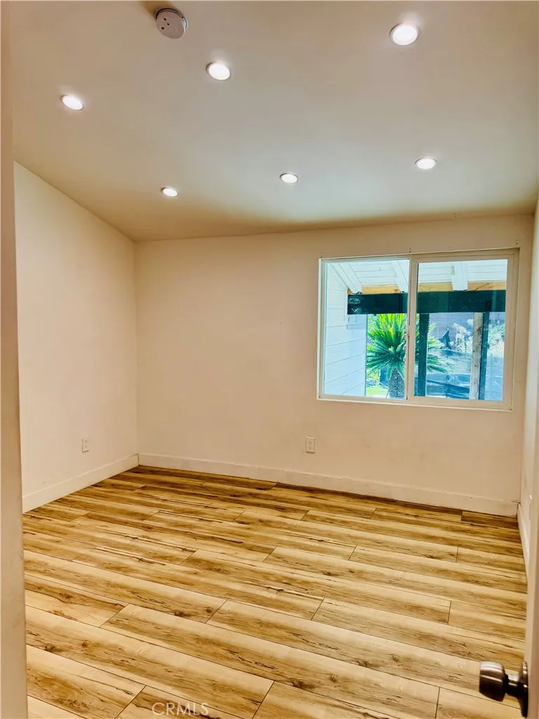 9625 Aqueduct North Hills, CA 91343