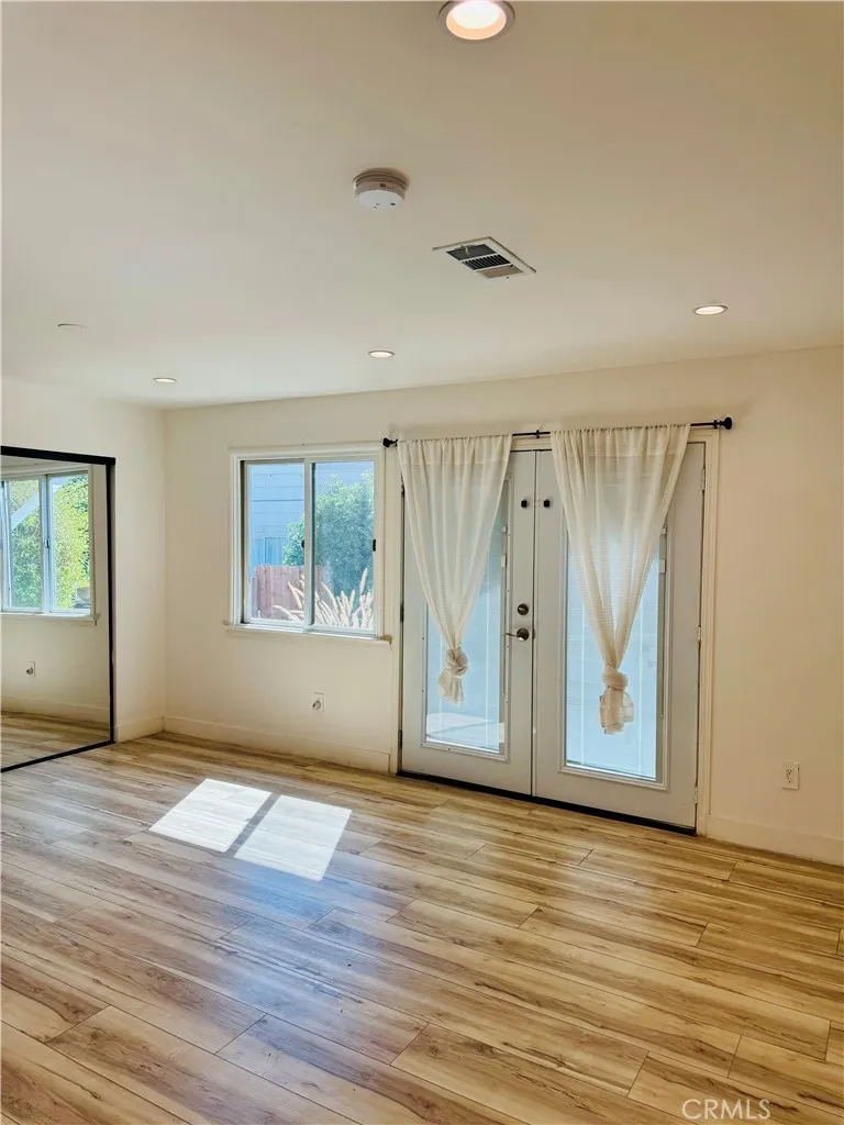 9625 Aqueduct North Hills, CA 91343