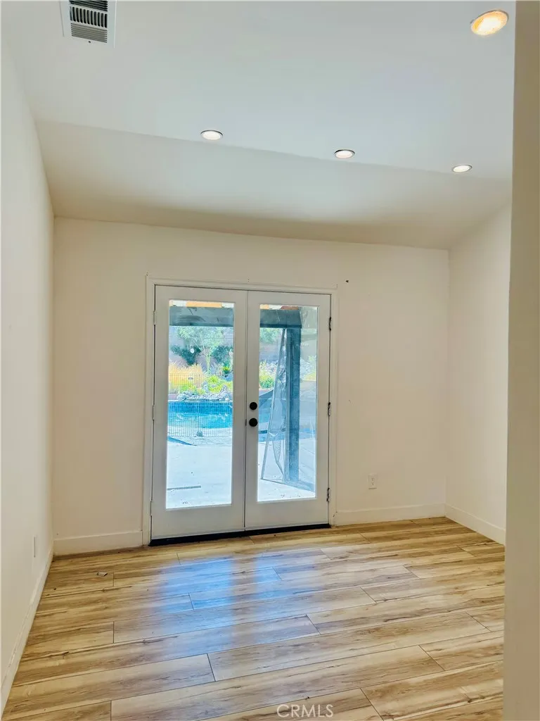 9625 Aqueduct North Hills, CA 91343