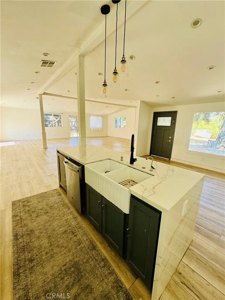 9625 Aqueduct North Hills, CA 91343
