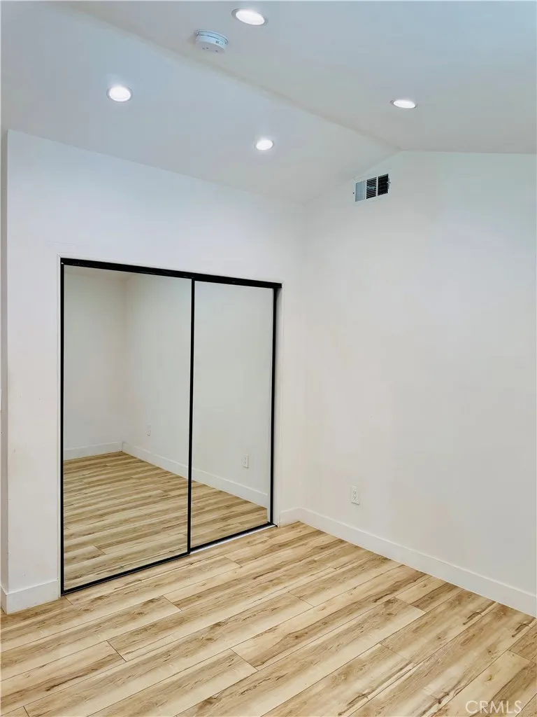 9625 Aqueduct North Hills, CA 91343
