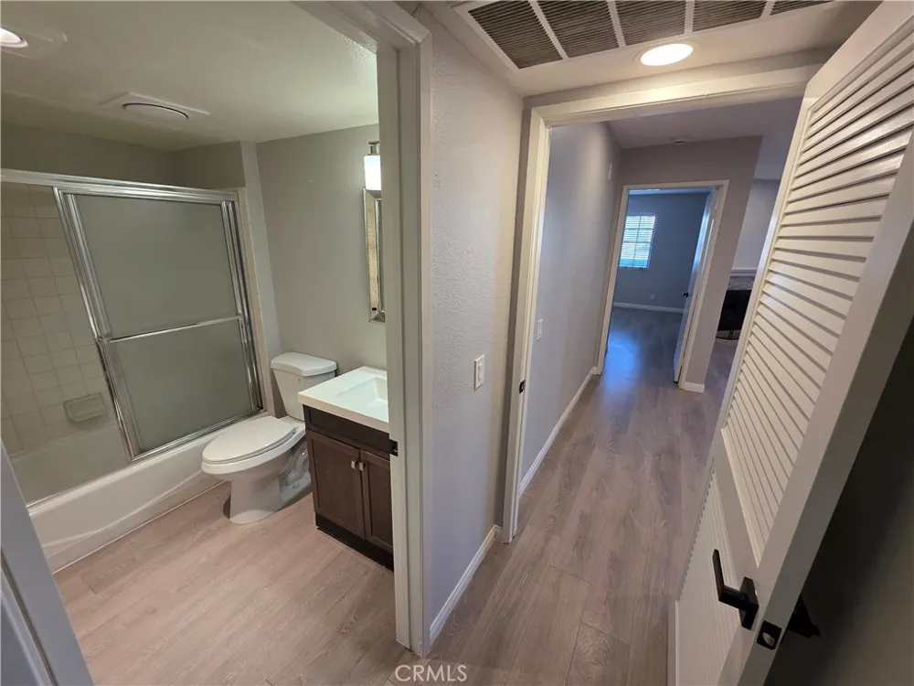 6545 Reseda Reseda, CA 91335