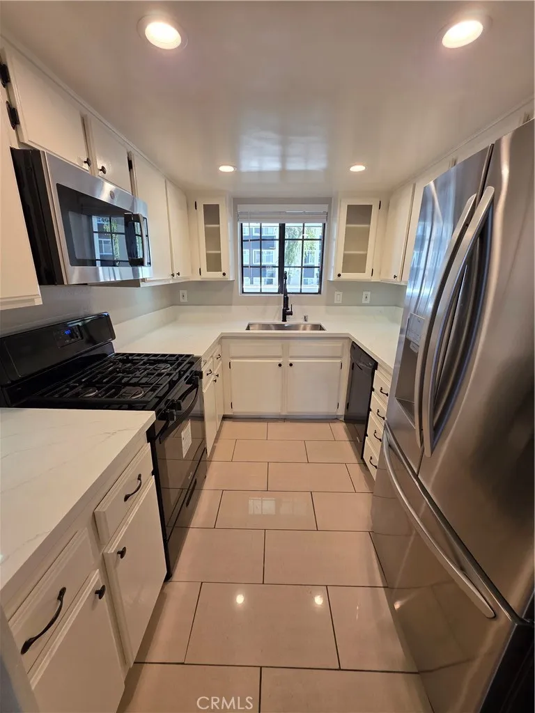 6545 Reseda Reseda, CA 91335