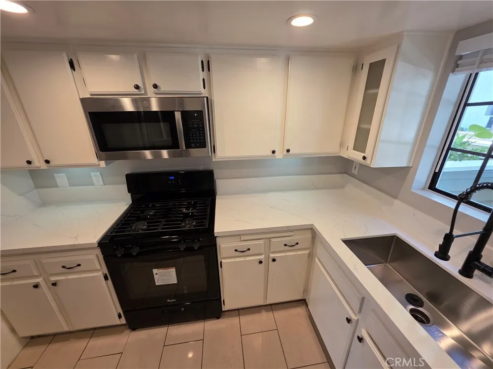 6545 Reseda Reseda, CA 91335