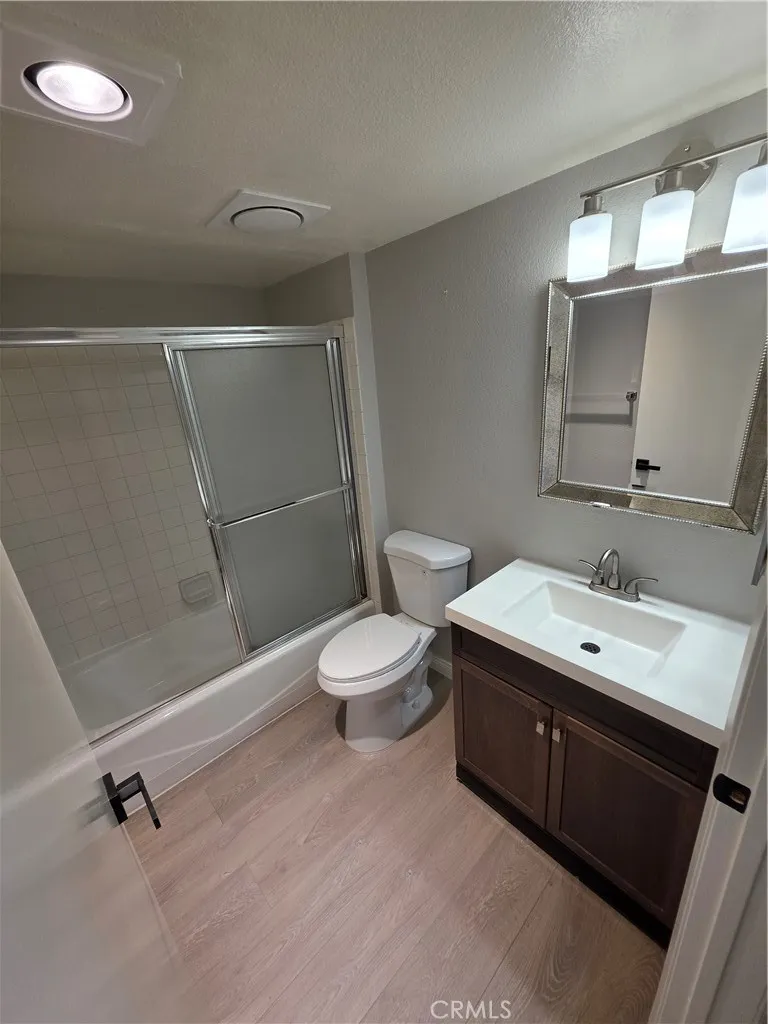 6545 Reseda Reseda, CA 91335