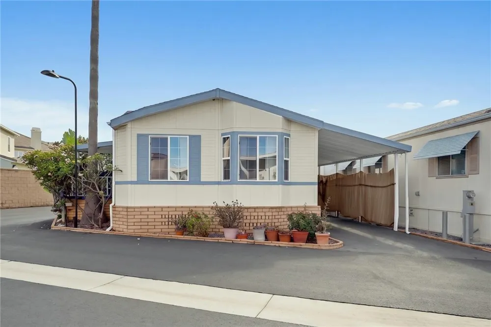 5200 Heil Avenue #28 Huntington Beach, CA 92649