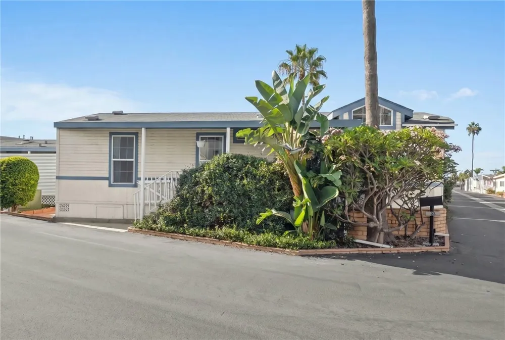 5200 Heil Avenue #28 Huntington Beach, CA 92649