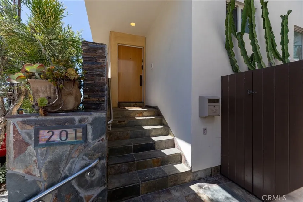 201 5th Manhattan Beach, CA 90266