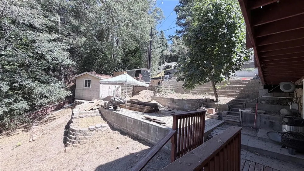635 Acacia Dr Crestline, CA 92325