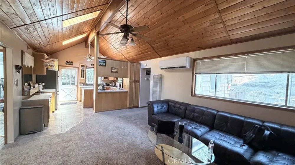 635 Acacia Dr Crestline, CA 92325