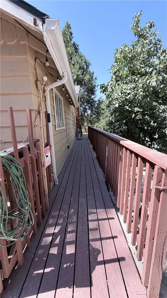 635 Acacia Dr Crestline, CA 92325
