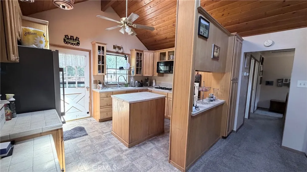 635 Acacia Dr Crestline, CA 92325
