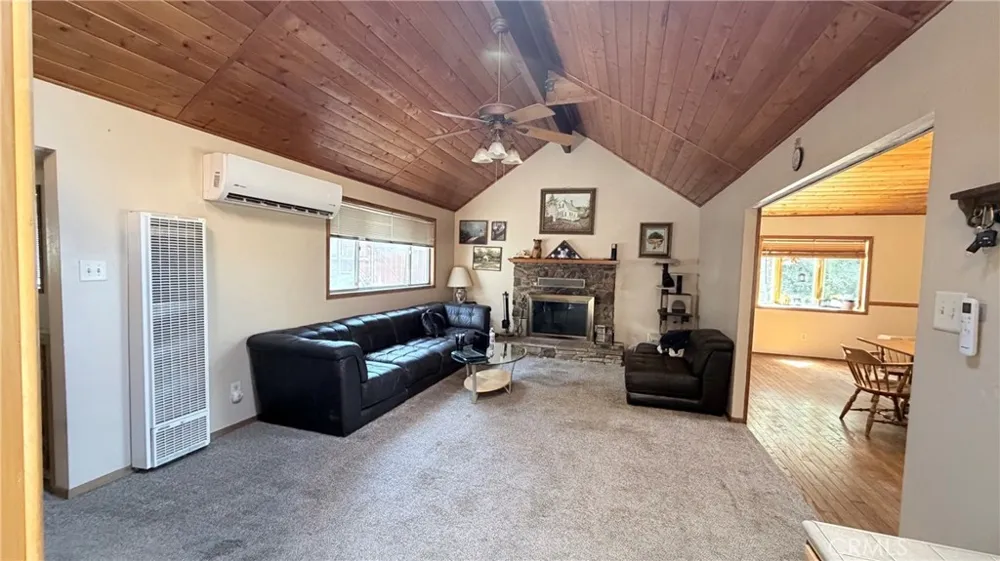 635 Acacia Dr Crestline, CA 92325