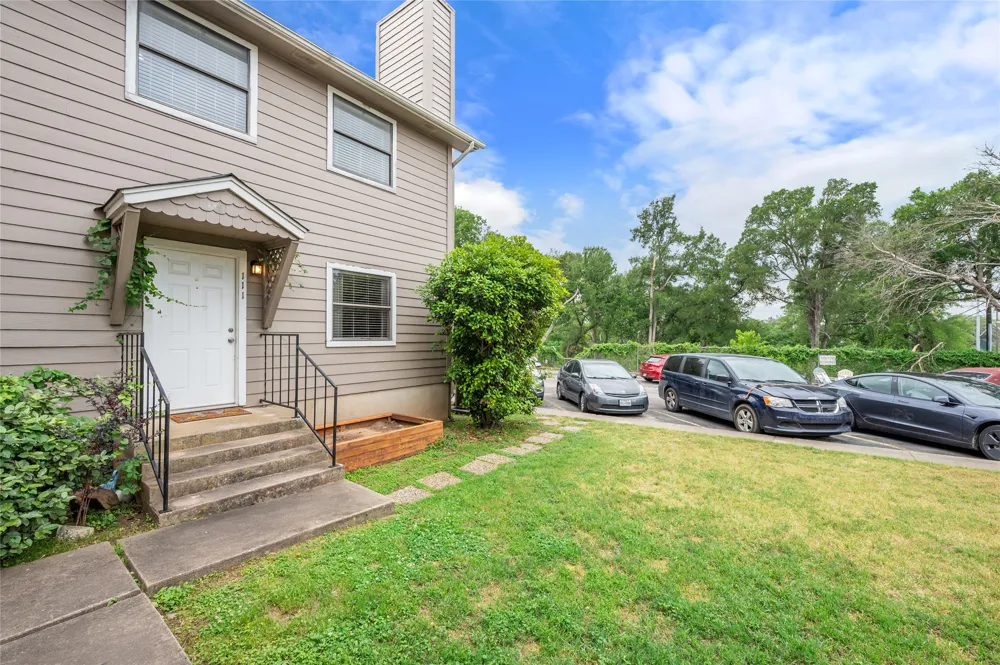 5616 Emerald Forest Drive #111 Austin, TX 78745