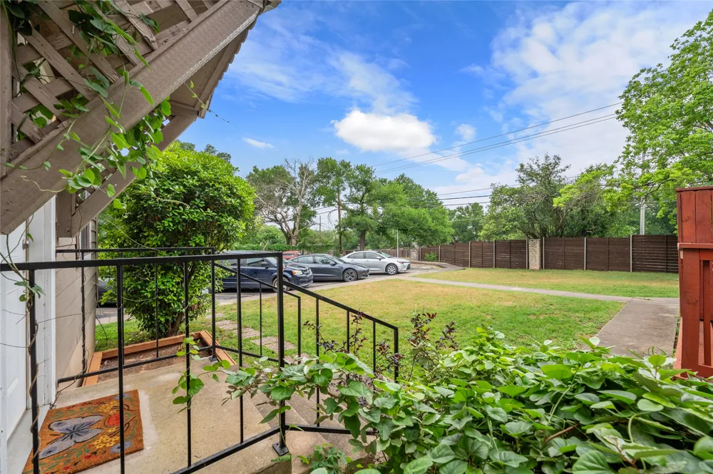 5616 Emerald Forest Drive #111 Austin, TX 78745