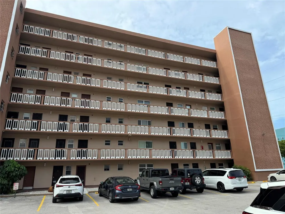 301 NE 14TH AVENUE #708 Hallandale Beach, FL 33009