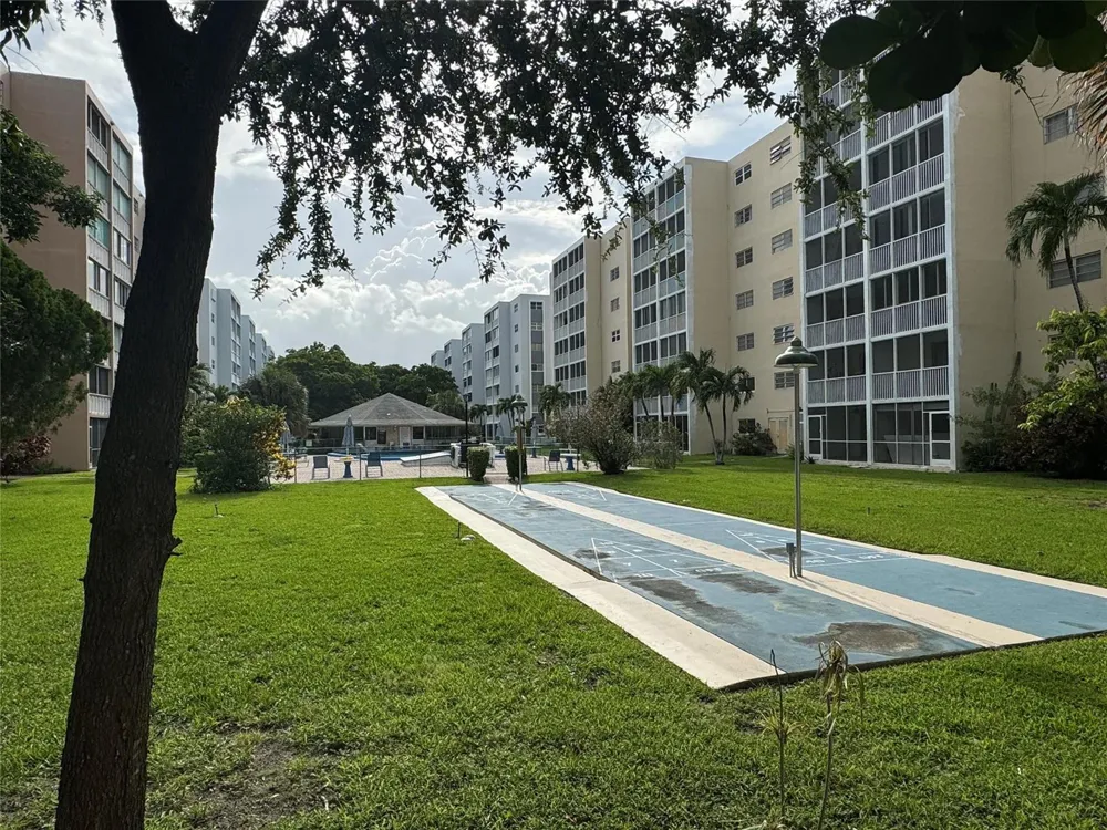 301 NE 14TH AVENUE #708 Hallandale Beach, FL 33009