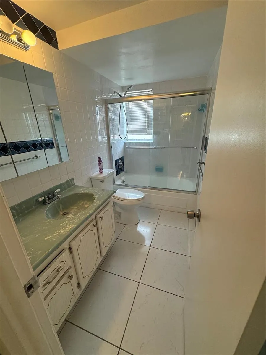 301 NE 14TH AVENUE #708 Hallandale Beach, FL 33009