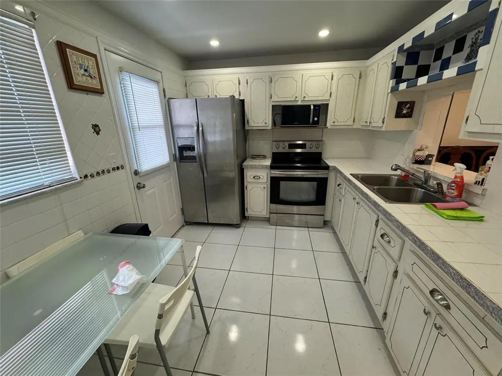 301 NE 14TH AVENUE #708 Hallandale Beach, FL 33009