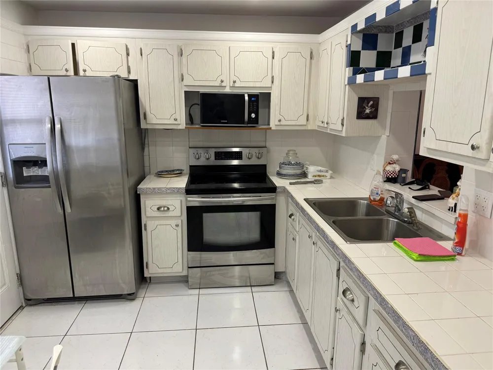 301 NE 14TH AVENUE #708 Hallandale Beach, FL 33009