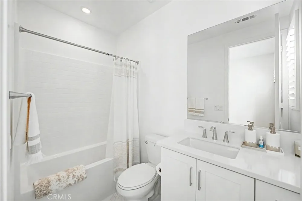 29423 Camino Surfeo Valencia, CA 91354